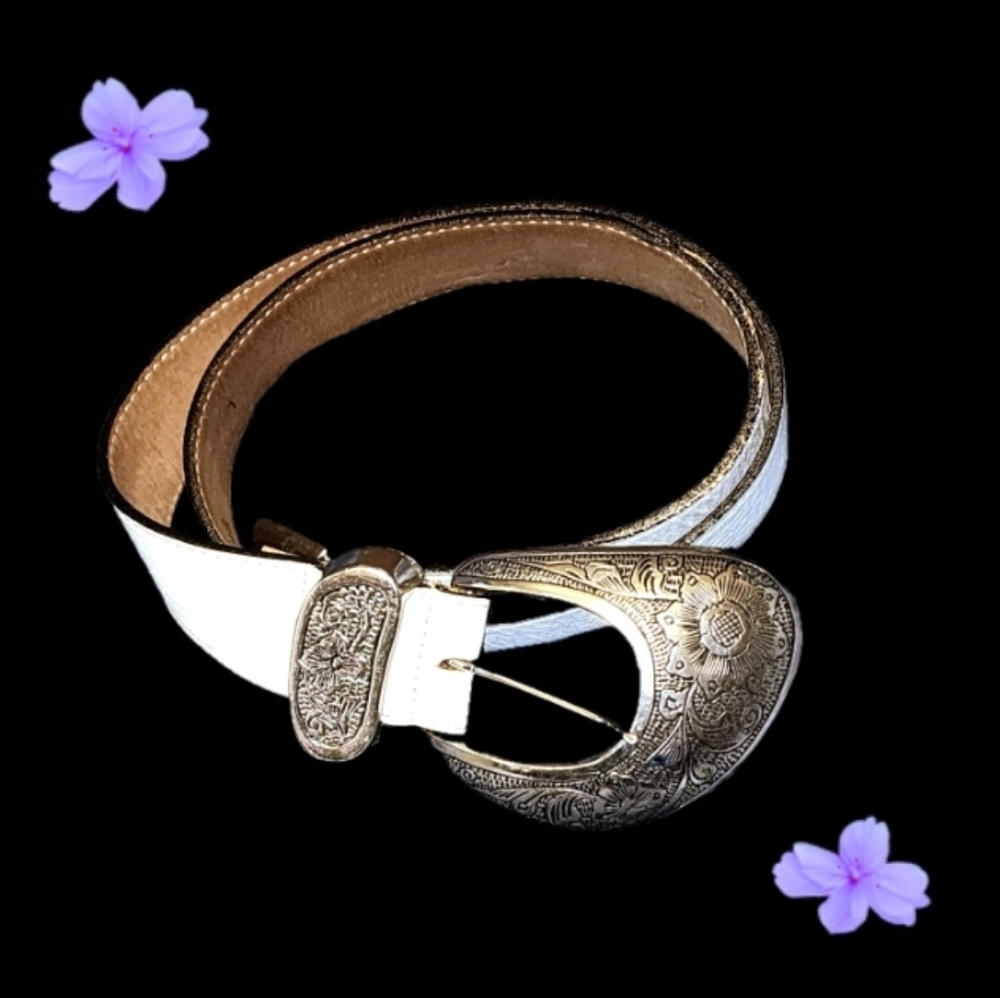 RARE - VINTAGE - STREETS AHEAD - WOMEN'S WHITE LEATHER BELT - ARIEL BUCKLE